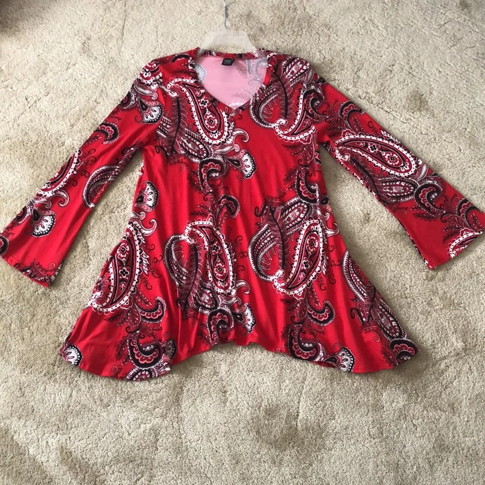 Lildy red paisley handkerchief hem tunic with subtle bell sleeves & side pockets - Picture 5 of 14